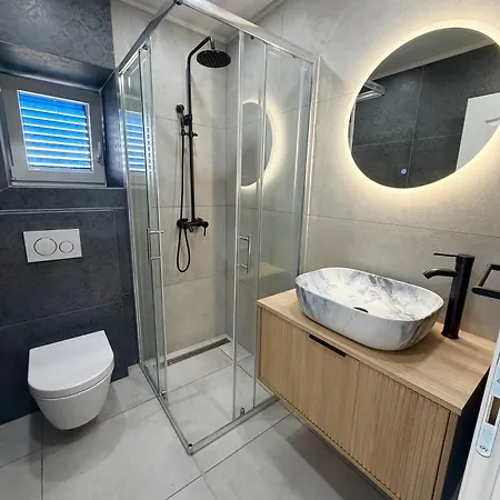 House Blazov Dvor With Jacuzzi 別荘 *