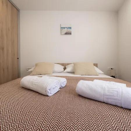 Ferienhaus House Blazov Dvor With Jacuzzi Zaton (Zadar)