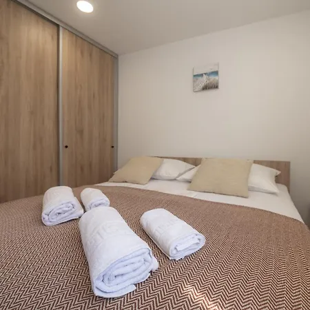 House Blazov Dvor With Jacuzzi 別荘