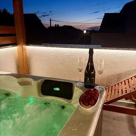 House Blazov Dvor With Jacuzzi 別荘